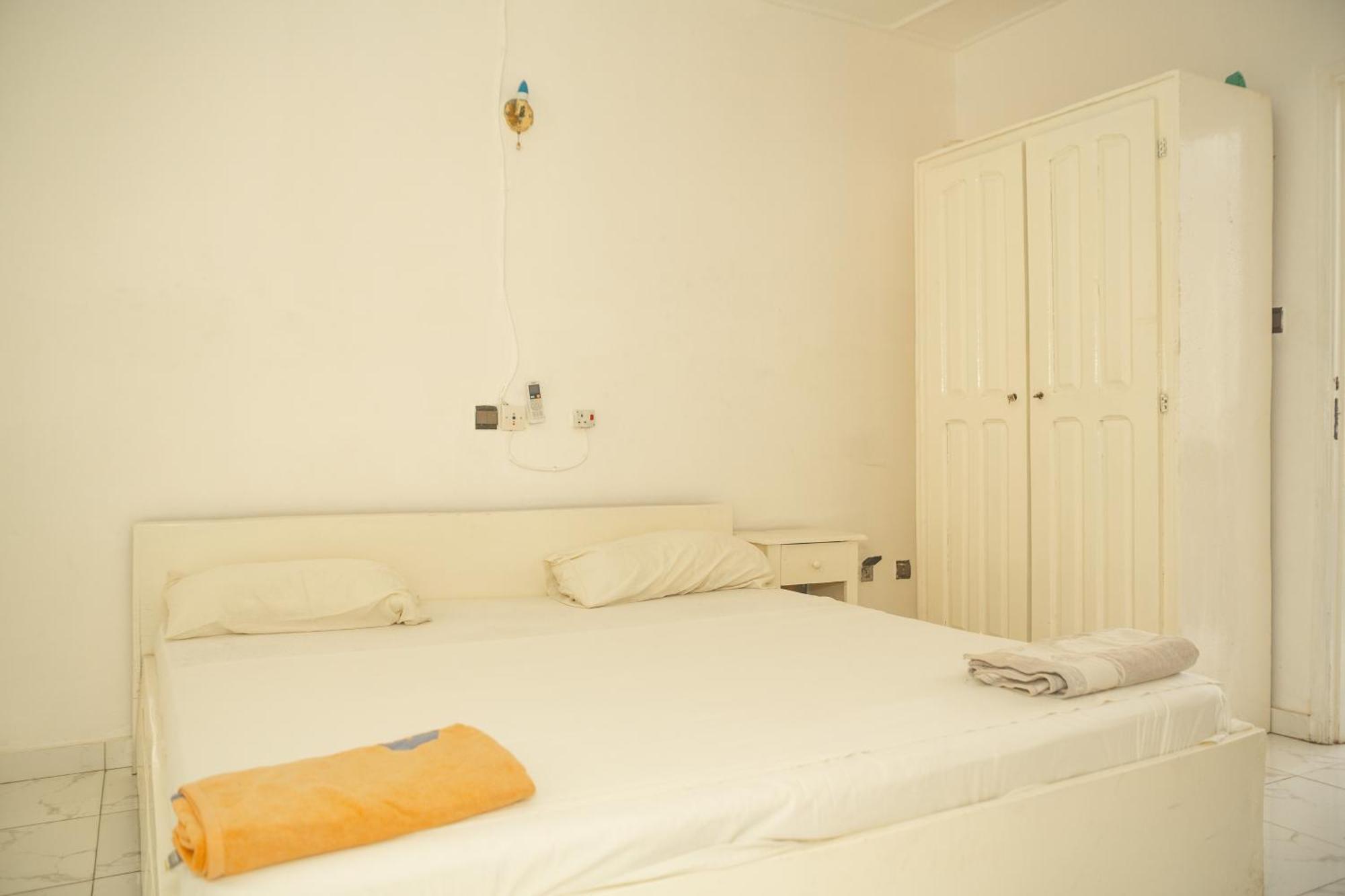 Tahiti Hotel Cotonou Exterior photo